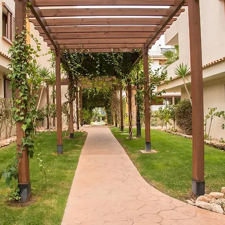 Globus La Entrada Garden